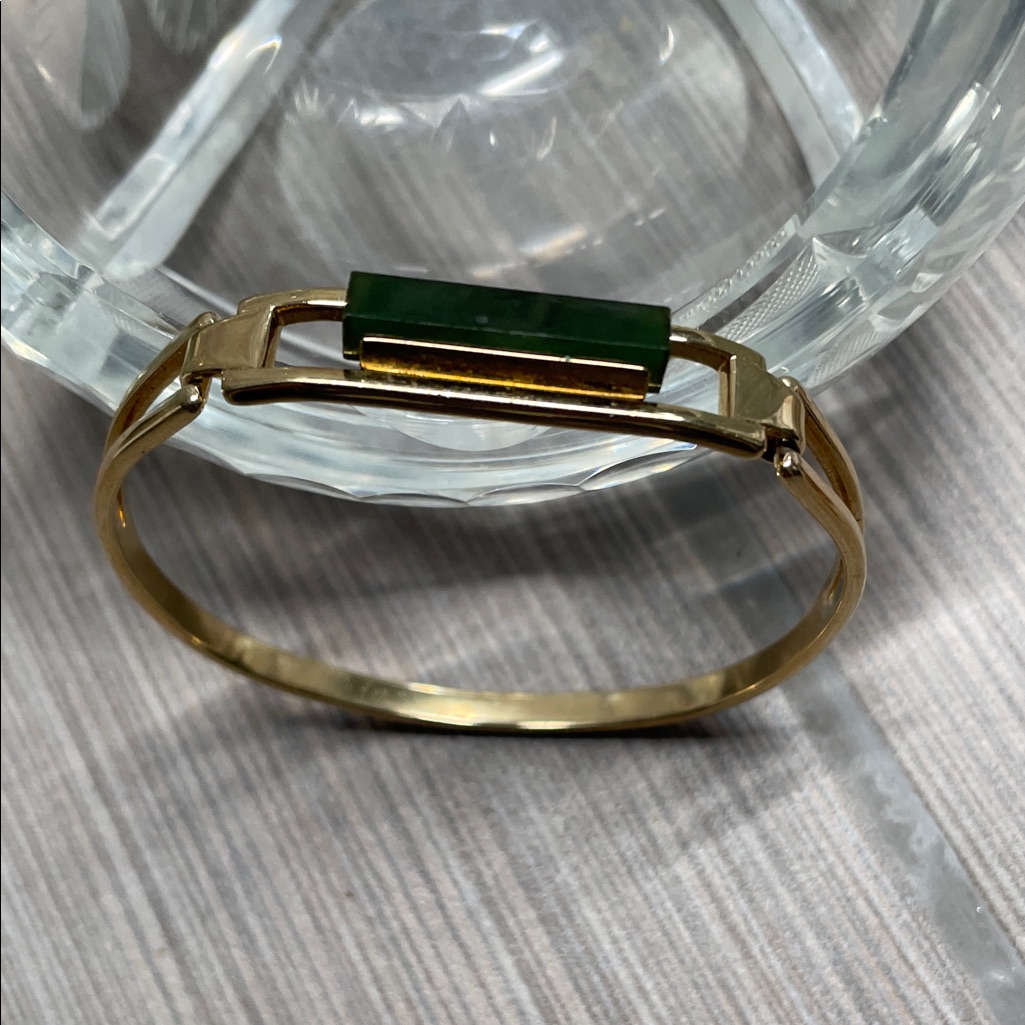Avon Gold Bracelet With Green Accent 22$